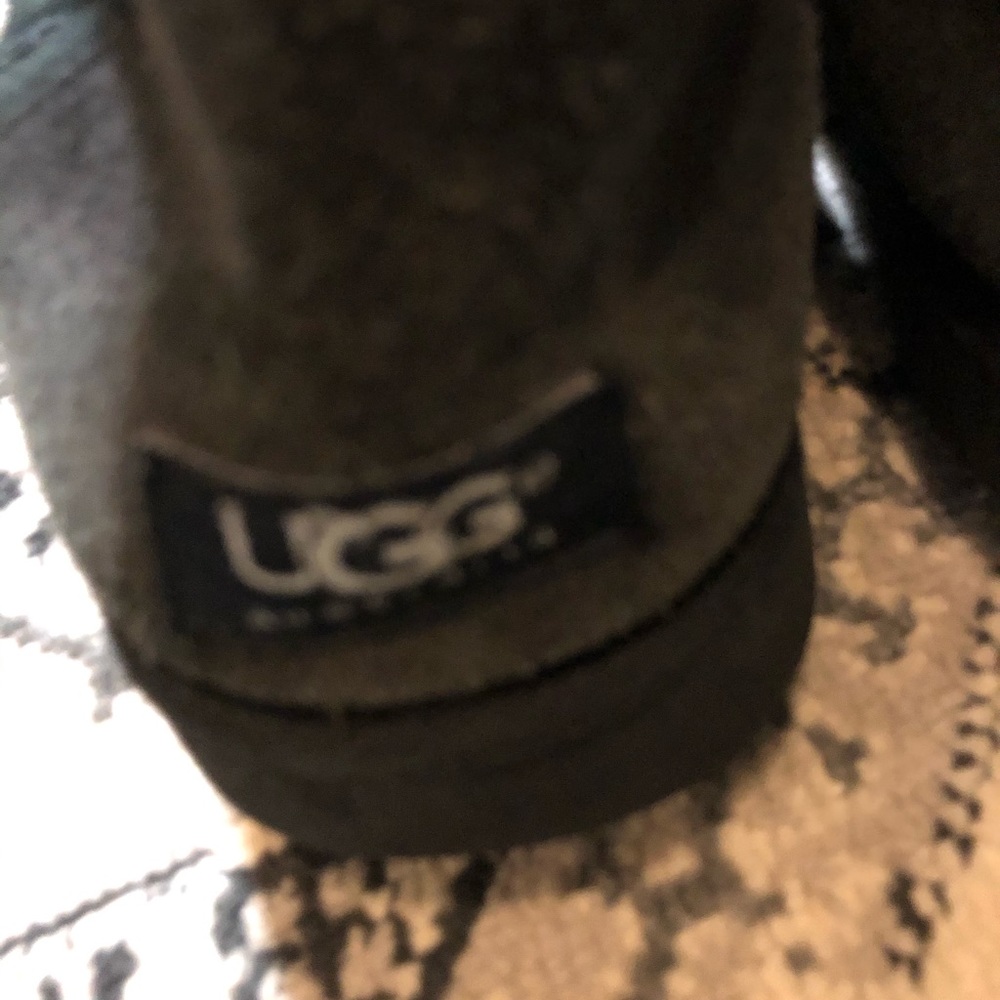 Black UGGS size 9 - Picture 4 of 7